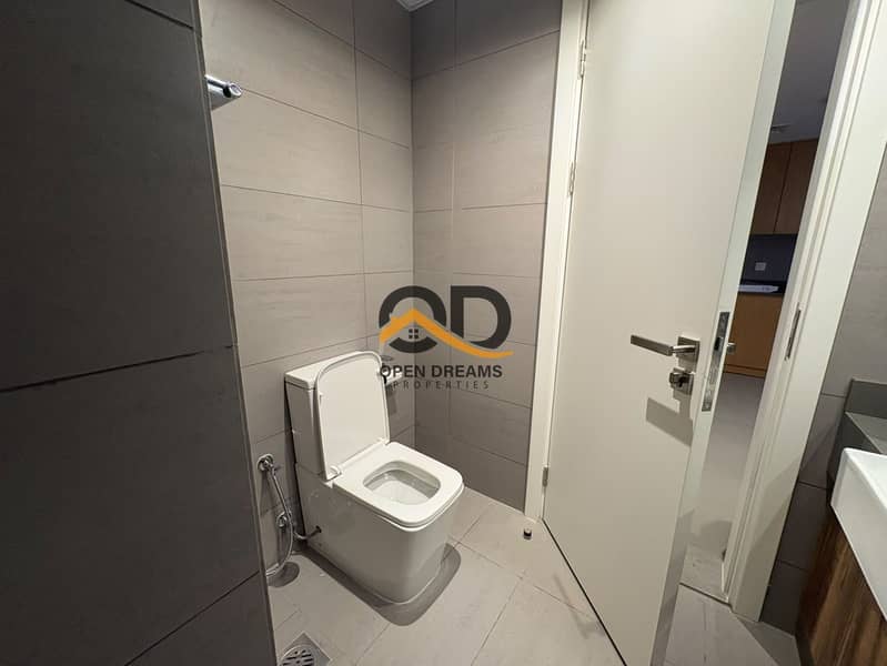 5 5dbb6ef5-ee8e-450d-b81e-cdc392cd6488. jpg