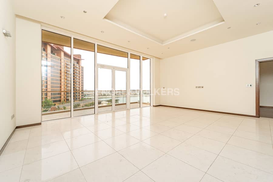 Direct Beach Access | Low Floor | Vacant Now Direct Beach Access | Low Floor | Vacant Now