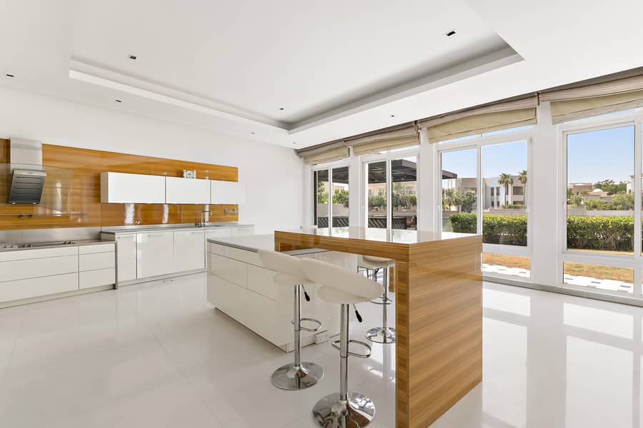 3 UAE-S-60101-Emirates Hills_Page_02_Image_0001. jpg