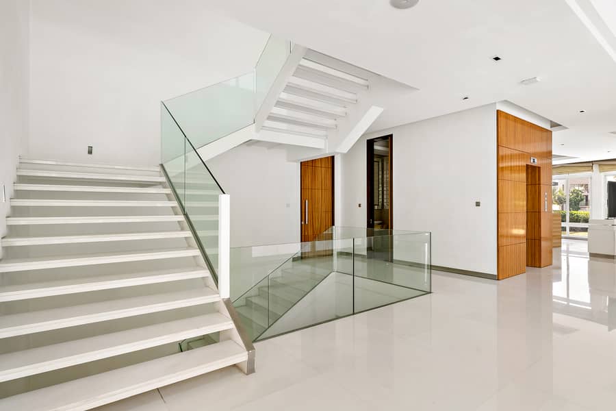 4 UAE-S-60101-Emirates Hills_Page_01_Image_0001. jpg