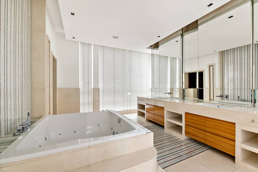 11 UAE-S-60101-Emirates Hills_Page_16_Image_0001. jpg