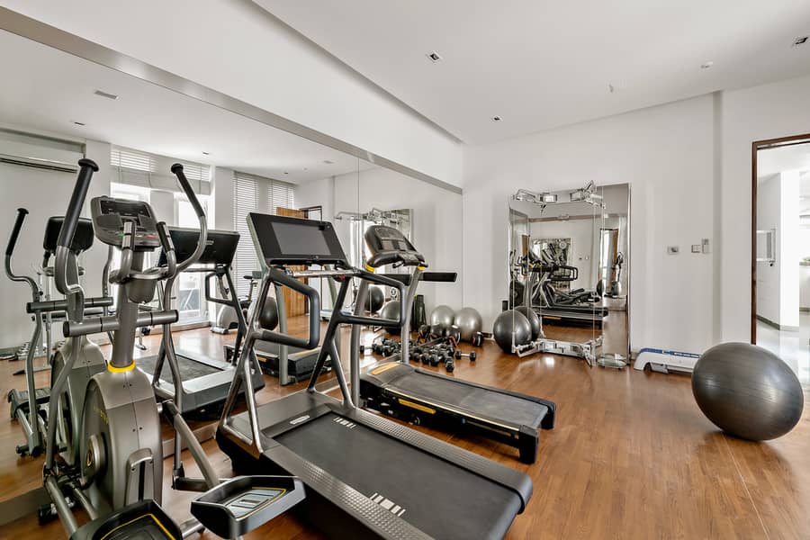 16 UAE-S-60101-Emirates Hills_Page_10_Image_0001. jpg
