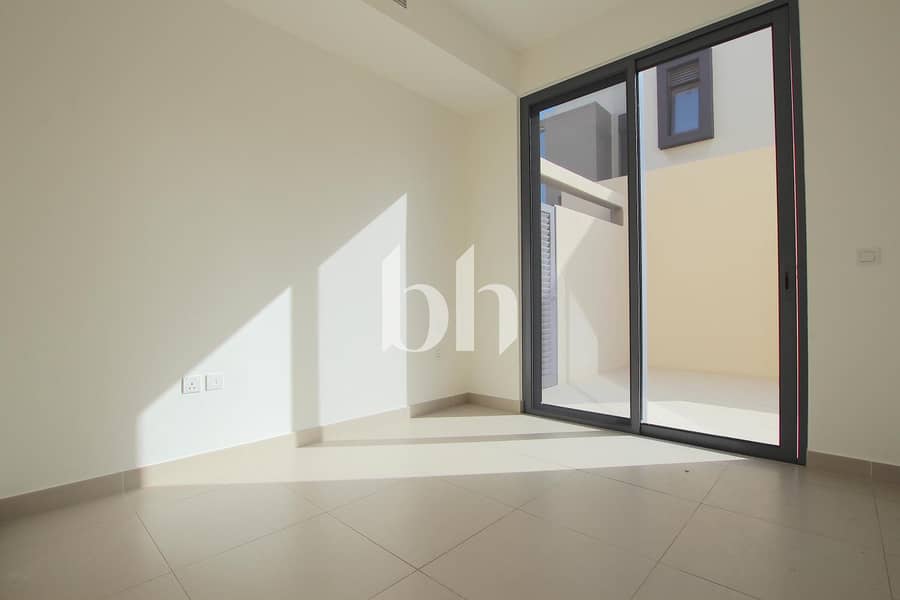 3 images image img