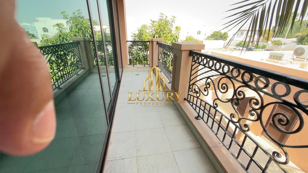 18 2c8e2f3c-d48b-4583-a8db-959464c587ca. jpg