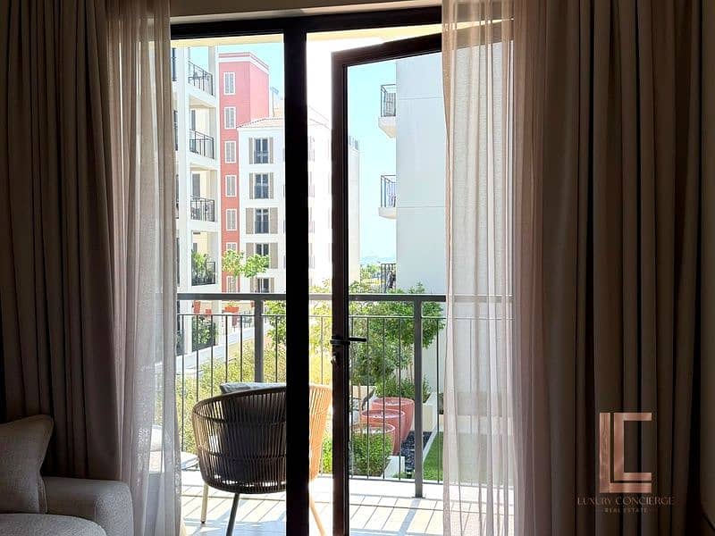 6 resized_balcony_door_800x600. jpg