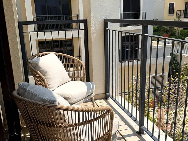 11 resized_balcony_800x600. jpg