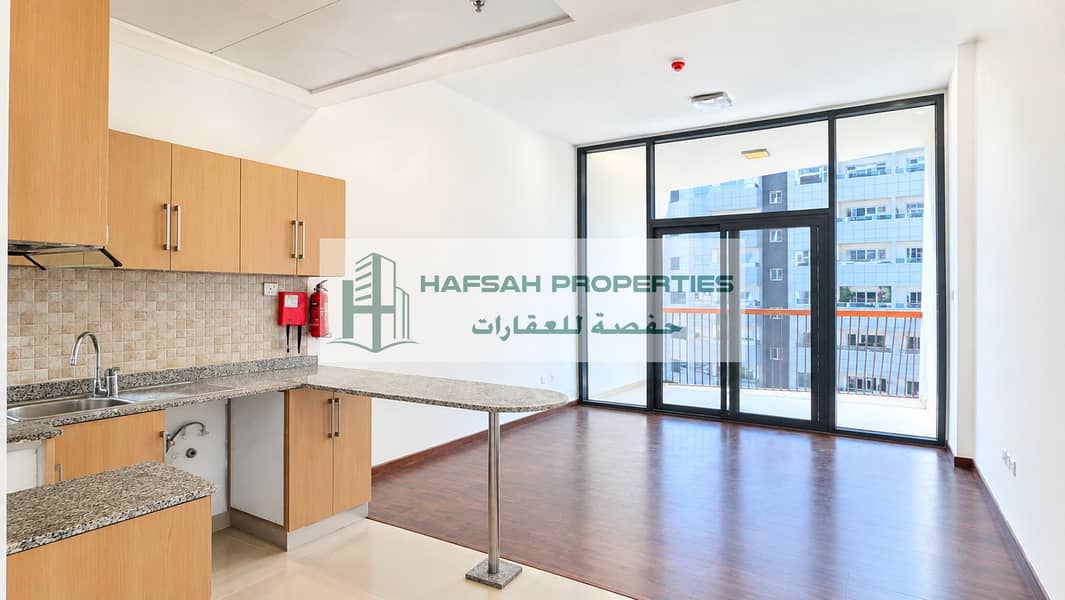 8 Bright Modern Apartment Interior. png