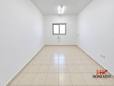 Labour Camp te Huur in Jebel Ali, Dubai - Minimalist Empty Room with Window and Tile Floor. png Labour Camp te Huur in Jebel Ali, Dubai - Minimalist Empty Room with Window and Tile Floor. png