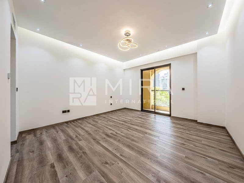 18 MJG00205-HDR
