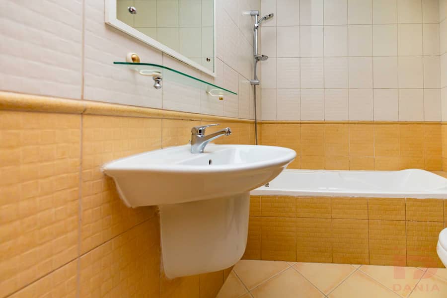 11 6R8A2070. jpg