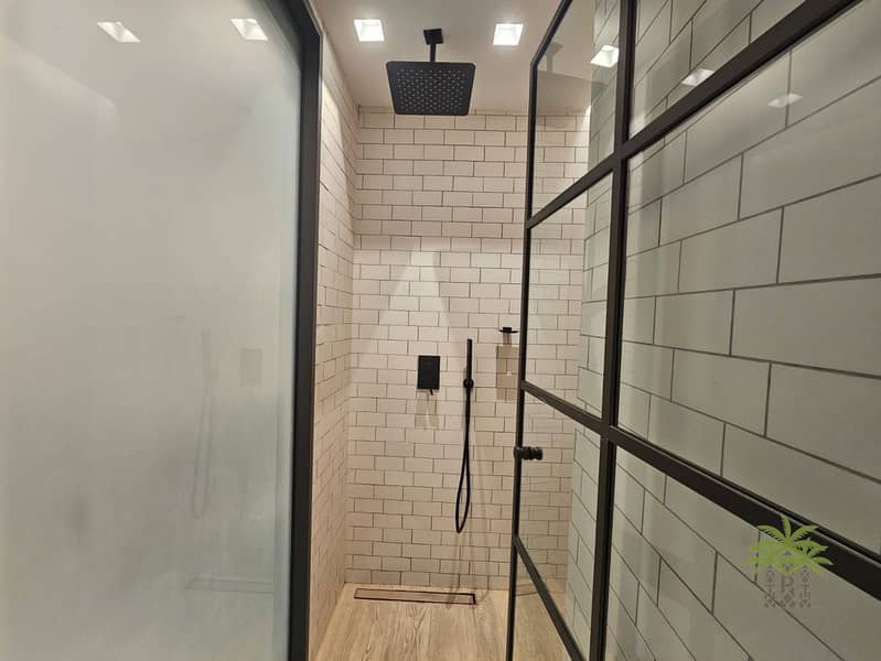 5 8400e59b-23bb-41f5-bed7-21b966f79da4. jpg