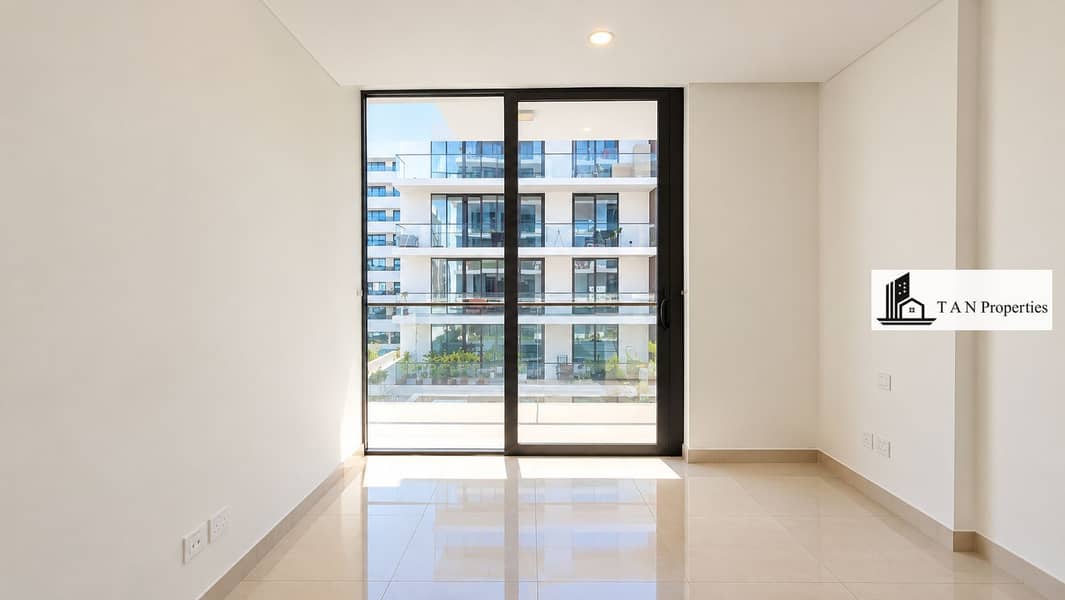 12 1000312653. png