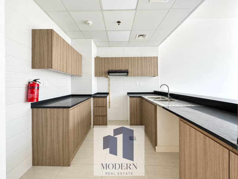 5 Modern Minimalist U-Shaped Kitchen. png