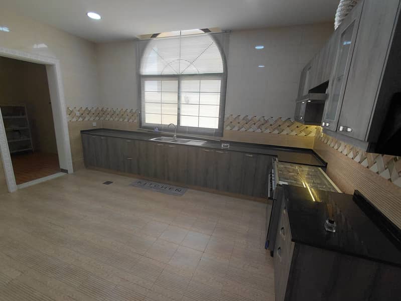 6 Kitchen. jpg