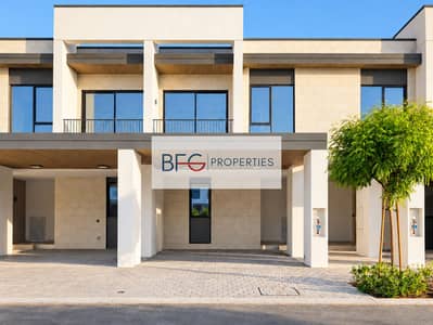 3 habitaciones Townhouse para en Alquiler en Arabian Ranches 3, Dubai - Villa facade with tree and driveway. png