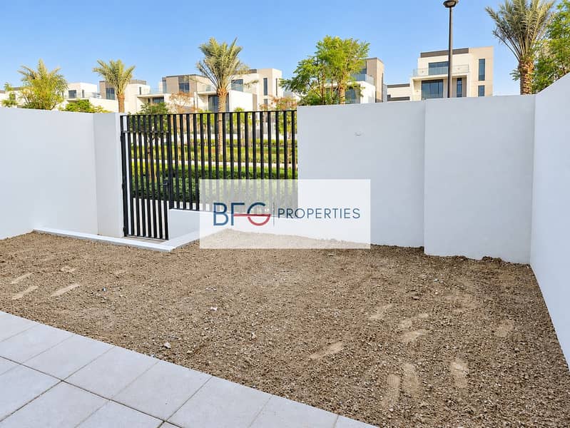 9 White villa with black gate. png