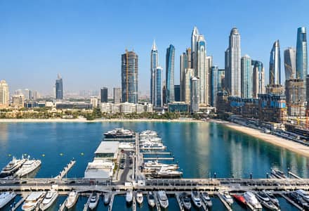 2 Bedroom Apartment for Sale in Dubai Harbour, Dubai - High Floor | Full Marina View | Private Beach