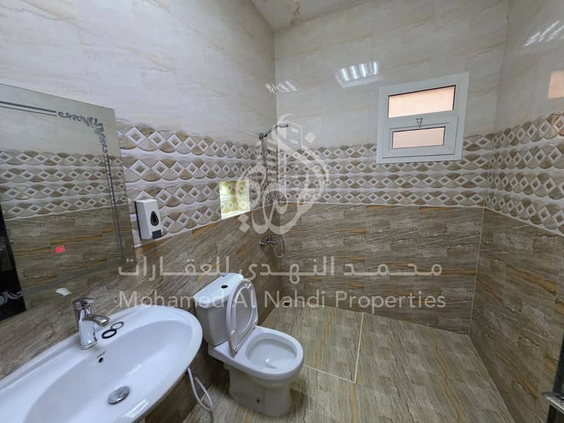 12 eb534d08-6d57-4479-8a13-7fdcb7ef5b00. jpg
