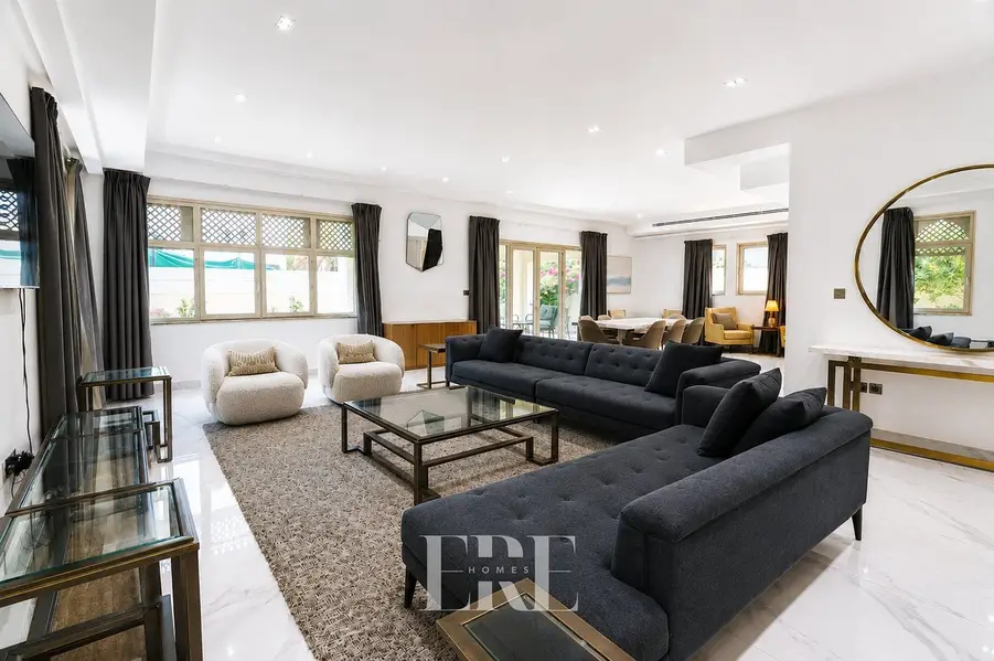 Upgraded 4BR Villa | Lake View | Private Pool