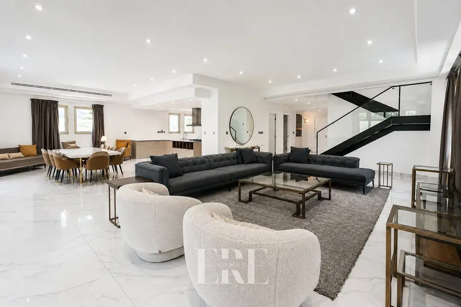 Upgraded 4BR Villa | Lake View | Private Pool