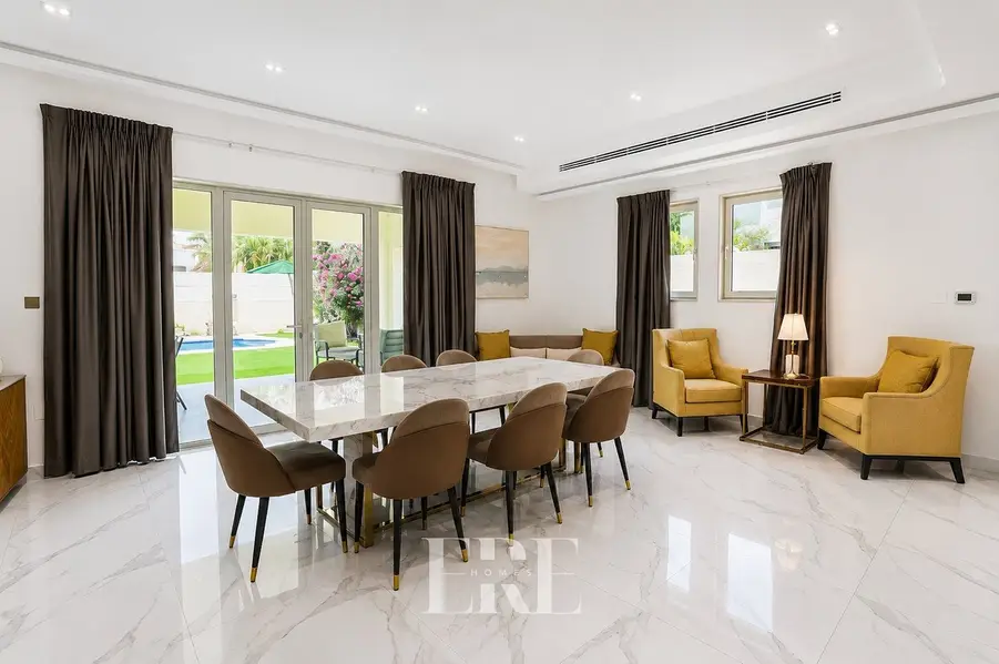 Upgraded 4BR Villa | Lake View | Private Pool