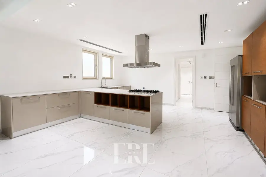 Upgraded 4BR Villa | Lake View | Private Pool