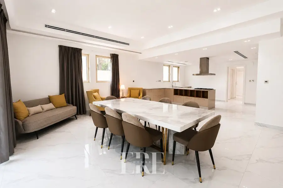 Upgraded 4BR Villa | Lake View | Private Pool