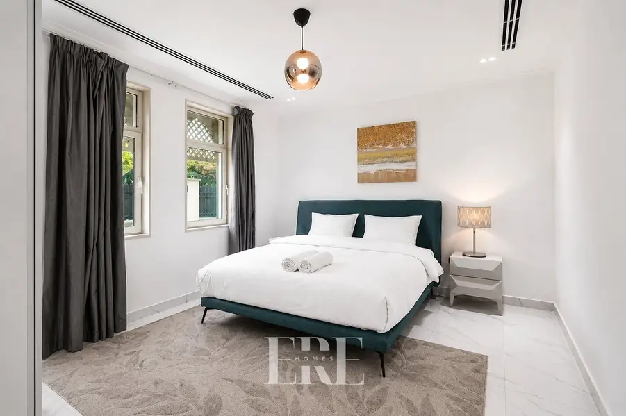 Upgraded 4BR Villa | Lake View | Private Pool