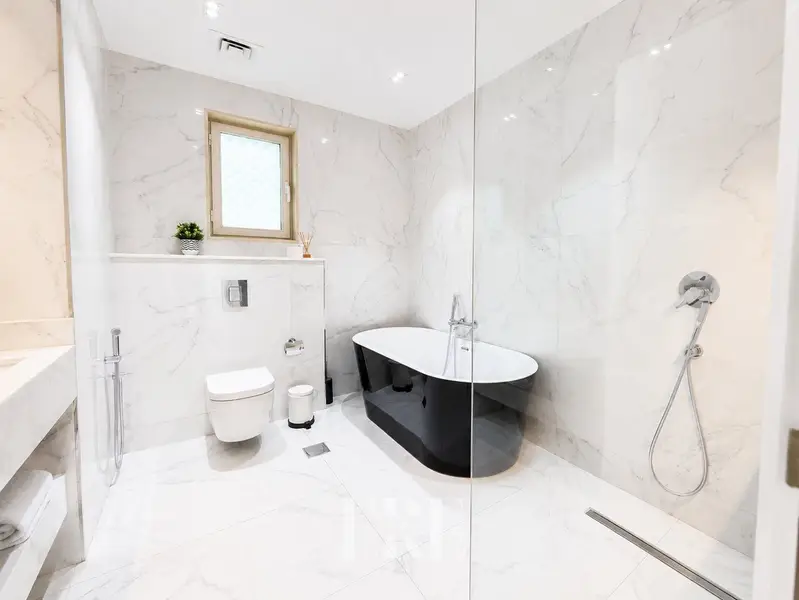 Upgraded 4BR Villa | Lake View | Private Pool