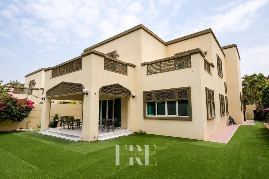 Upgraded 4BR Villa | Lake View | Private Pool