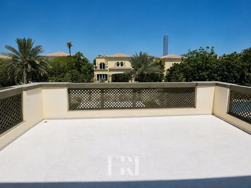 Upgraded 4BR Villa | Lake View | Private Pool