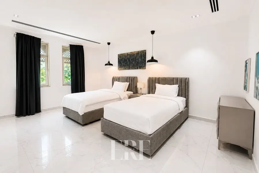 Upgraded 4BR Villa | Lake View | Private Pool