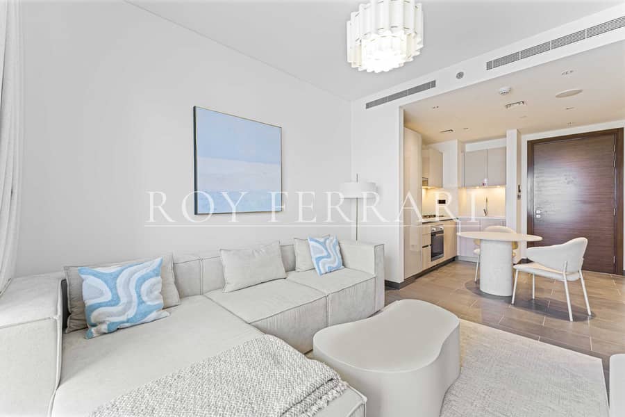 2 05_Sofa_towards_kitchen_1. jpg