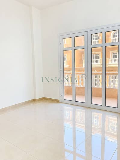 1 Camera Appartamento in affitto a Jumeirah Village Circle (JVC), Dubai - Bright Empty Room with Balcony Reflections. png