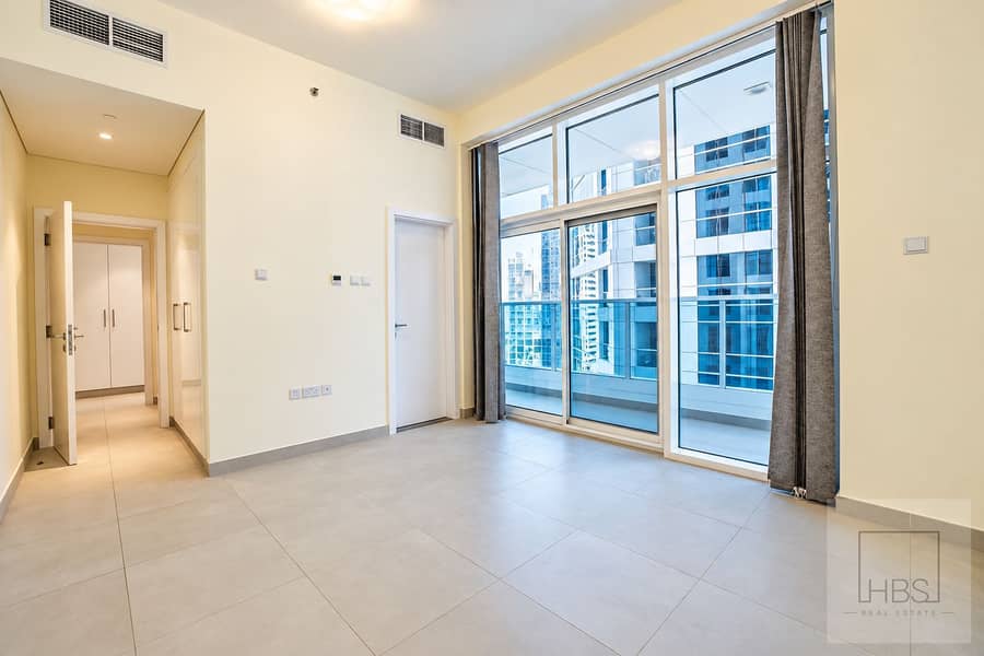 14 Bright Empty Apartment with City Views (2). png