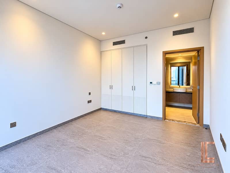 4 90c03e95-d636-44a4-9f91-4bd25616a78d. jpg