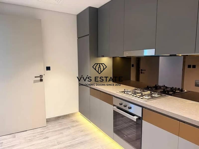 7 433cb1cb-2f21-4ec0-bc13-7494a6933c6b-1790082602. jpg