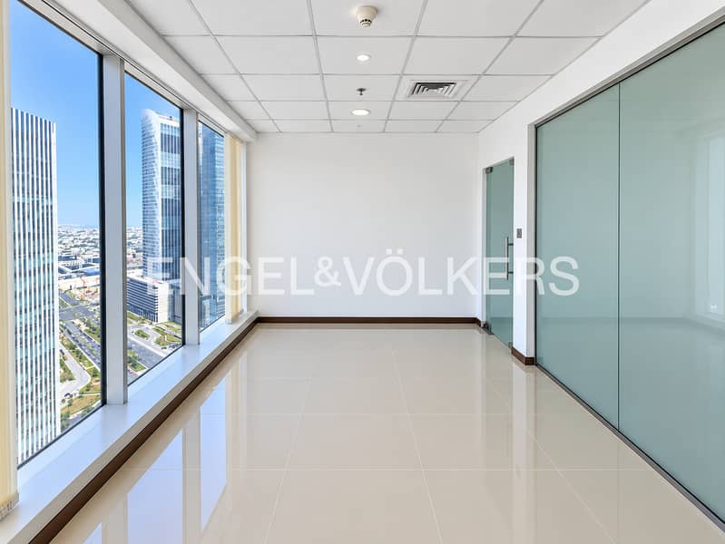 High Floor | Private Pantry and Washroom High Floor | Private Pantry and Washroom