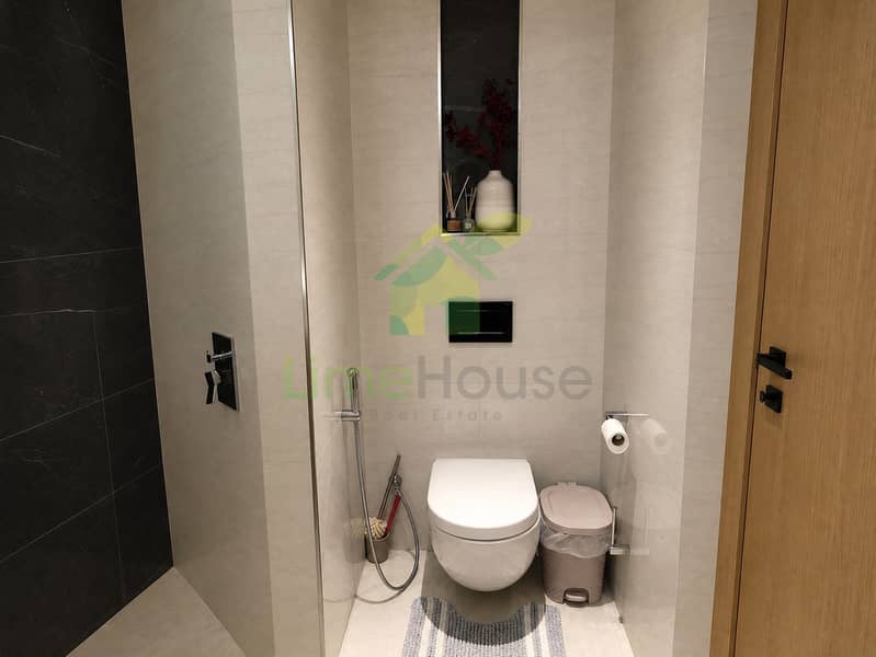 10 dubai-sls-business-bay-studio-apartment-bathroom-23. jpg