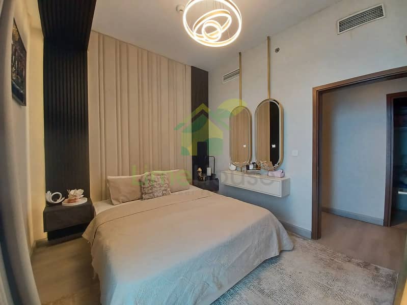 16 3-bedroom-apartment-5242-dubai-marina-master-bedroom-modern-lighting-padded-headboard. webp