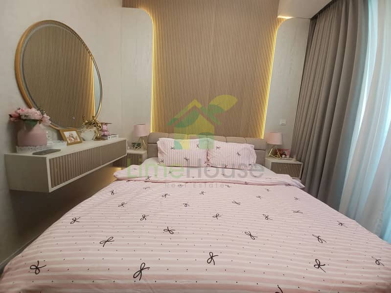 22 3-bedroom-apartment-5242-dubai-marina-bedroom-pink-bedding-fluted-wall. webp