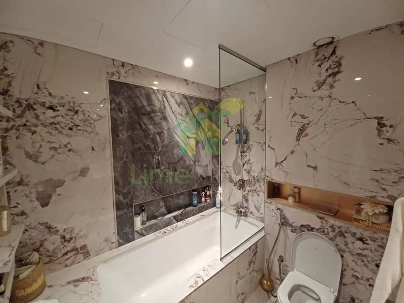 24 3-bedroom-apartment-5242-dubai-marina-bathroom-marble-finishes-bathtub-shower. webp