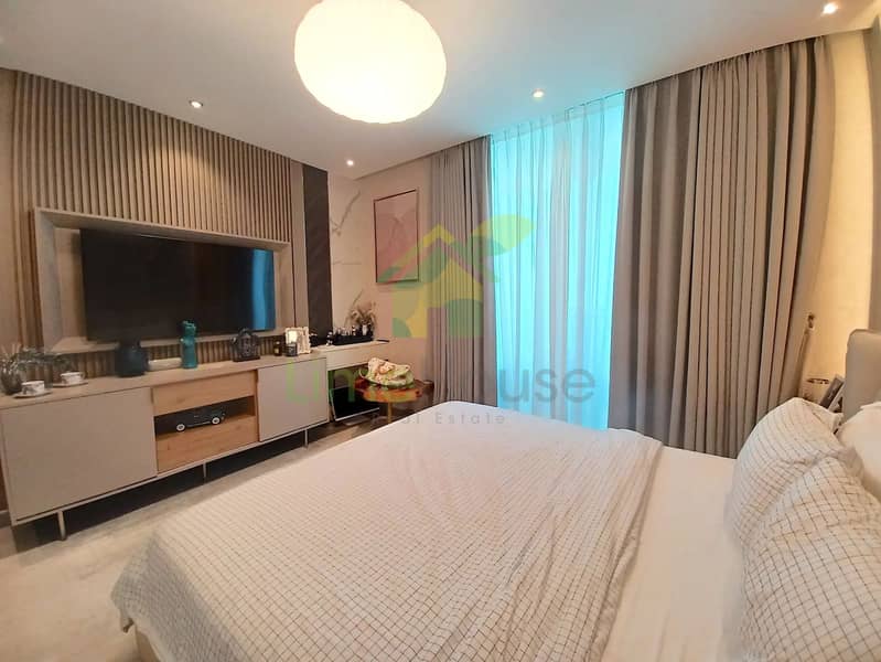 25 3-bedroom-apartment-5242-dubai-marina-bedroom-slatted-wall-tv-curtains-no-view. webp