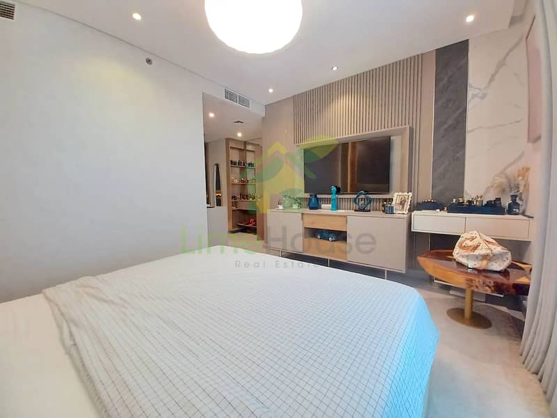 26 3-bedroom-apartment-5242-dubai-marina-bedroom-wall-mounted-tv-marble-accent. webp