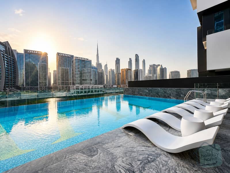 3 Sunlit Rooftop Pool Over the Skyline. png