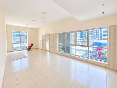 2 Camere Appartamento in affitto a Dubai Sports City, Dubai - Bright Minimalist Apartment with Red Chair. png