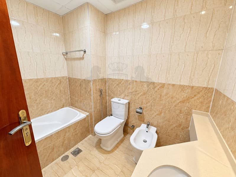 16 Bright Neutral Marble Bathroom Interior. png