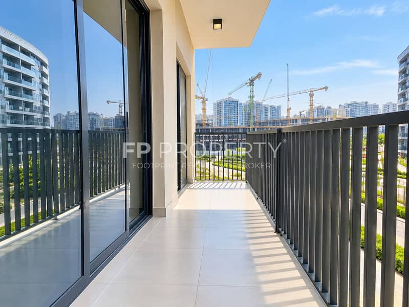 15 Modern Balcony Overlooking City Construction. png
