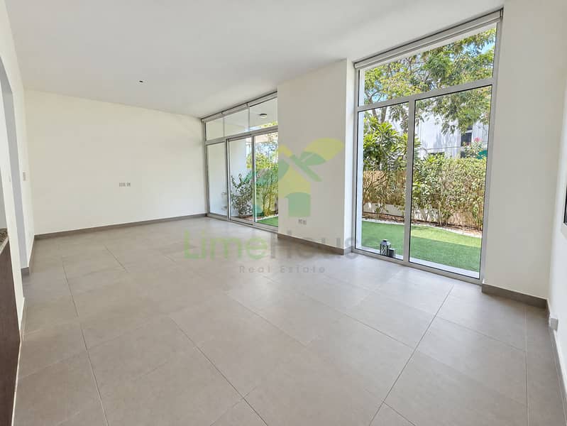 7 10-living-room-garden. jpg