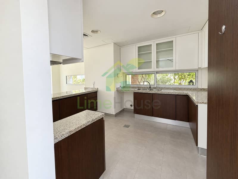 13 16-kitchen-second-angle. jpg
